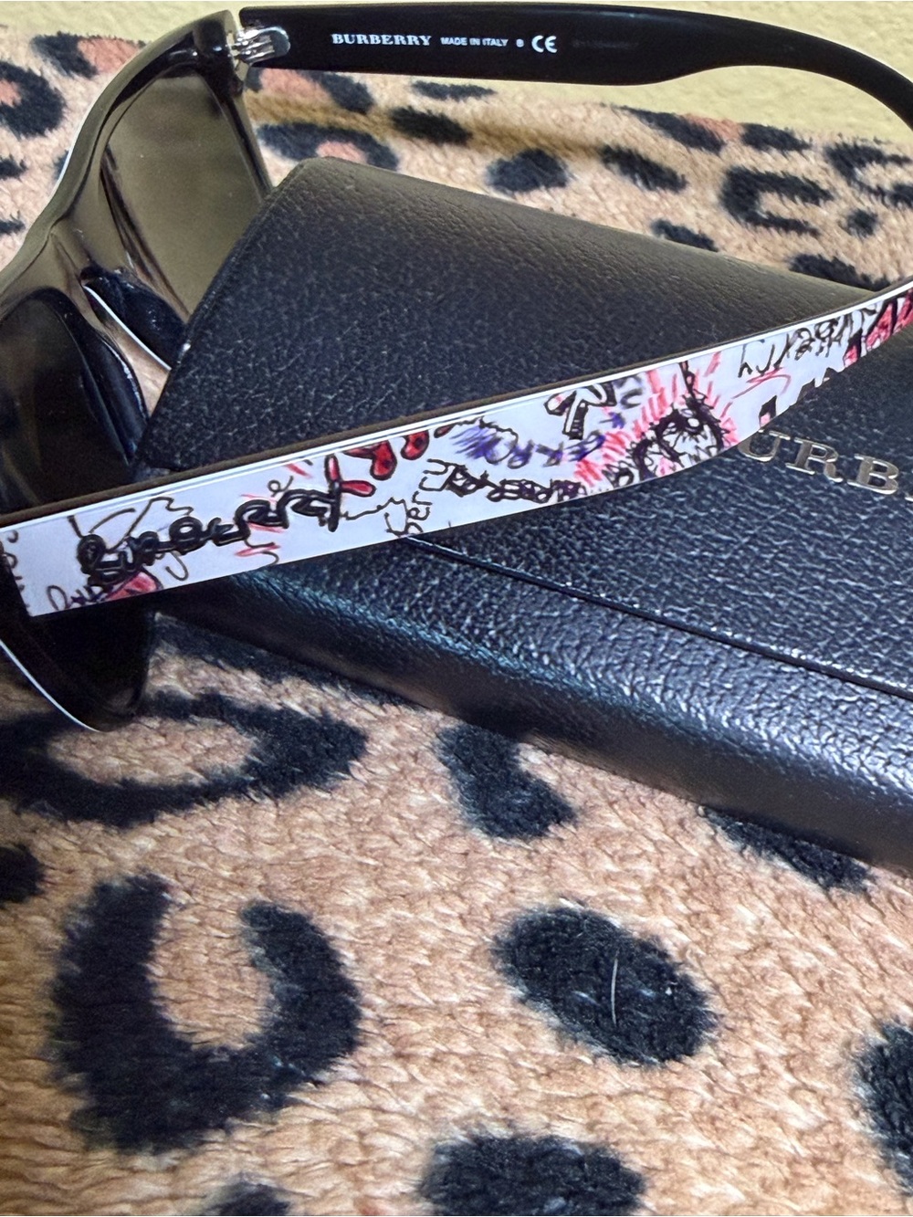 Burberry Pink & Black Graphic Print Women's Sunglasses - Picture 2 of 4